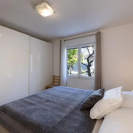 Apartment Bilopavlovic Kastela