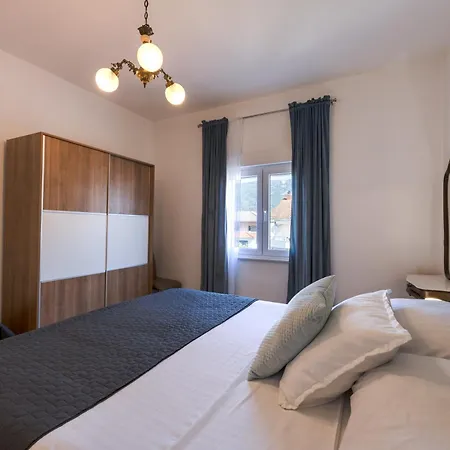 Apartment Bilopavlovic Kastela