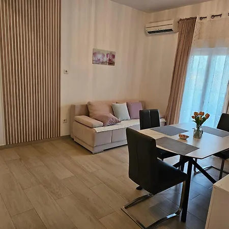 Apartment Bilopavlovic Kastela